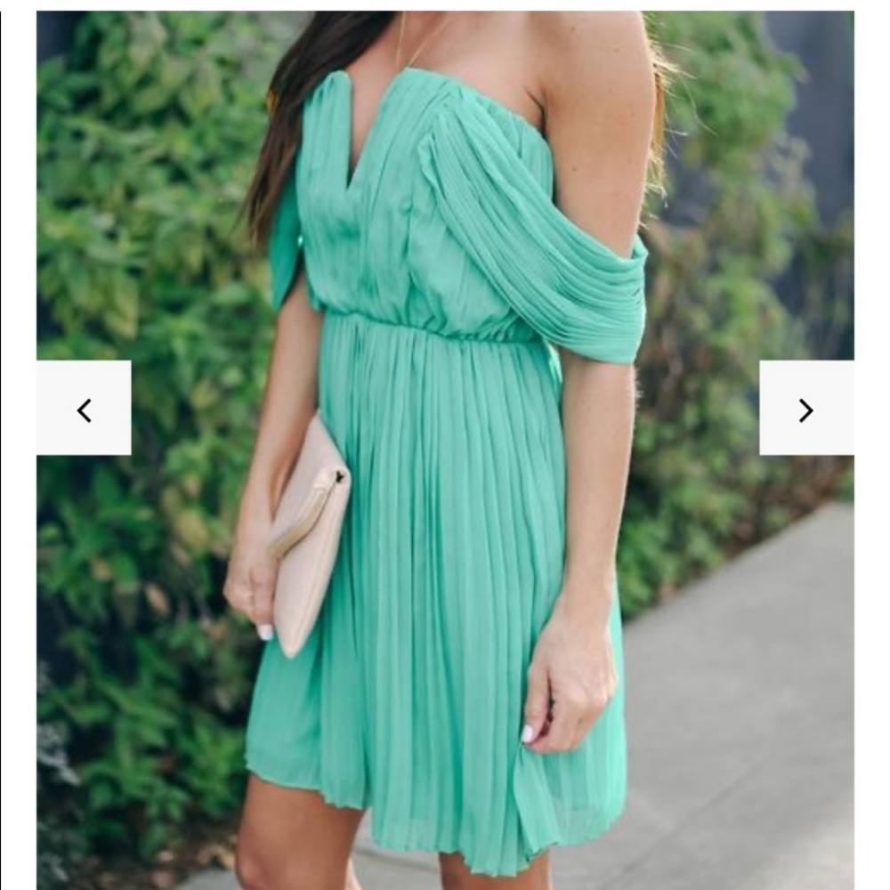 VICI Elegant Green Off-Shoulder Dress
